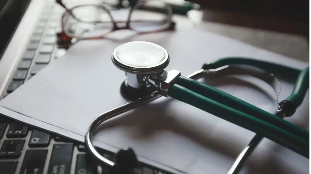 diseño-web-para medicos-estetoscopio